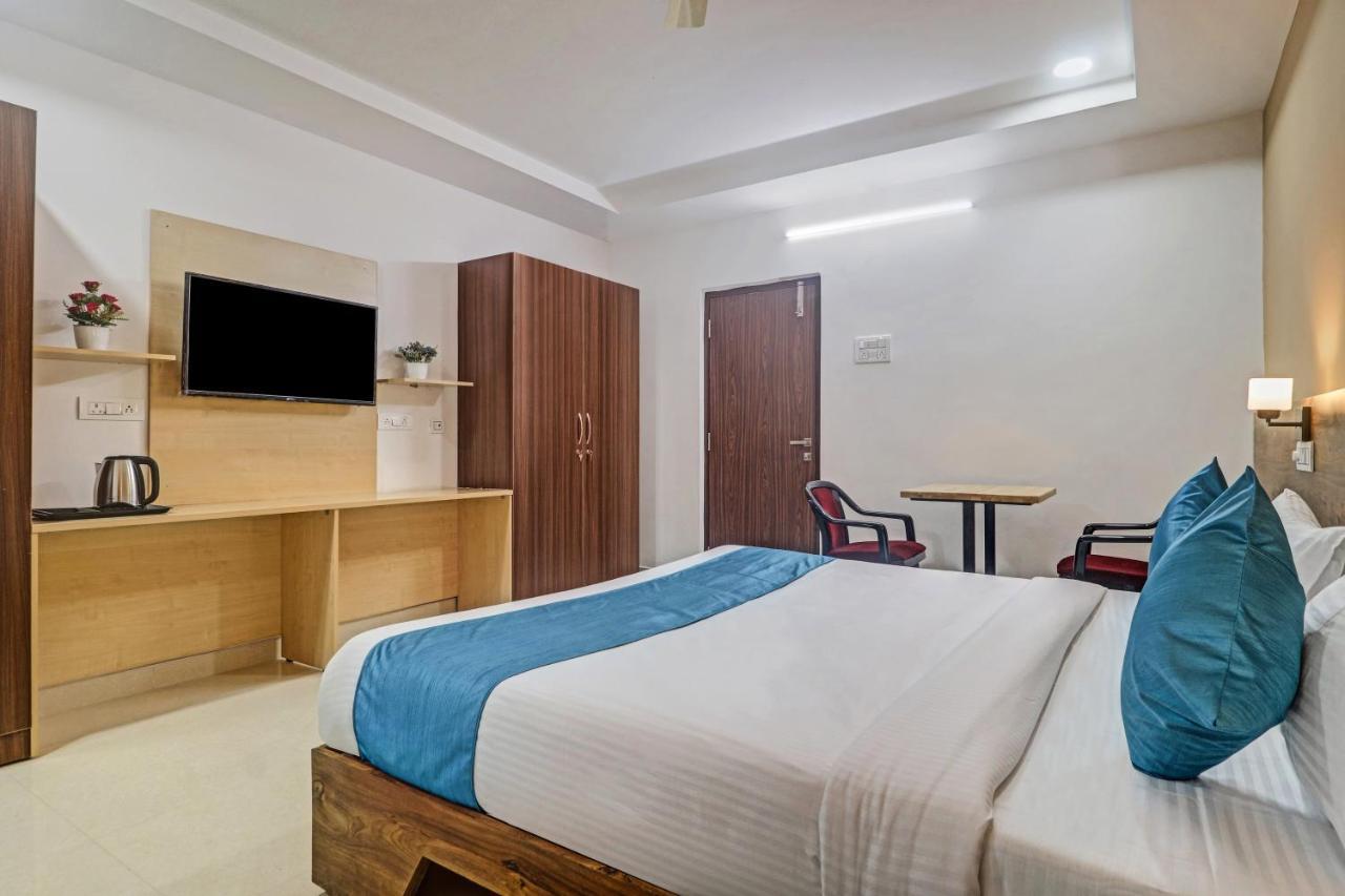 The Balcony Hotel Haiderabad Buitenkant foto