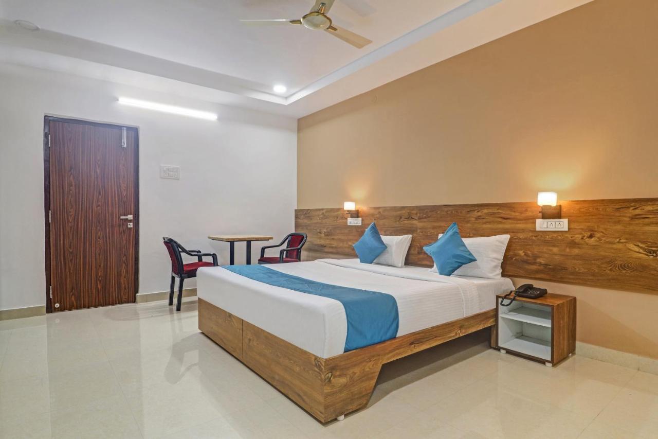 The Balcony Hotel Haiderabad Buitenkant foto