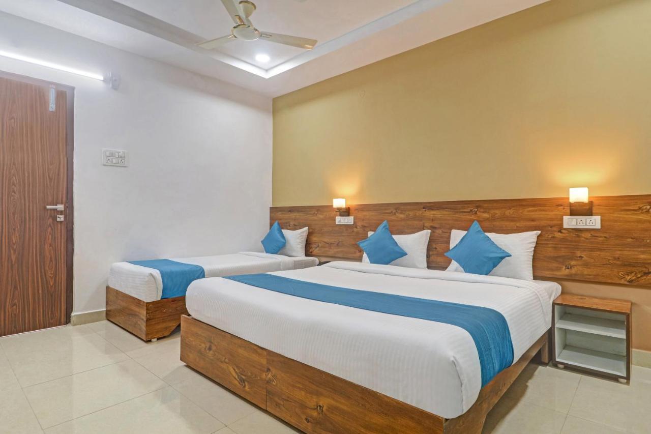 The Balcony Hotel Haiderabad Buitenkant foto