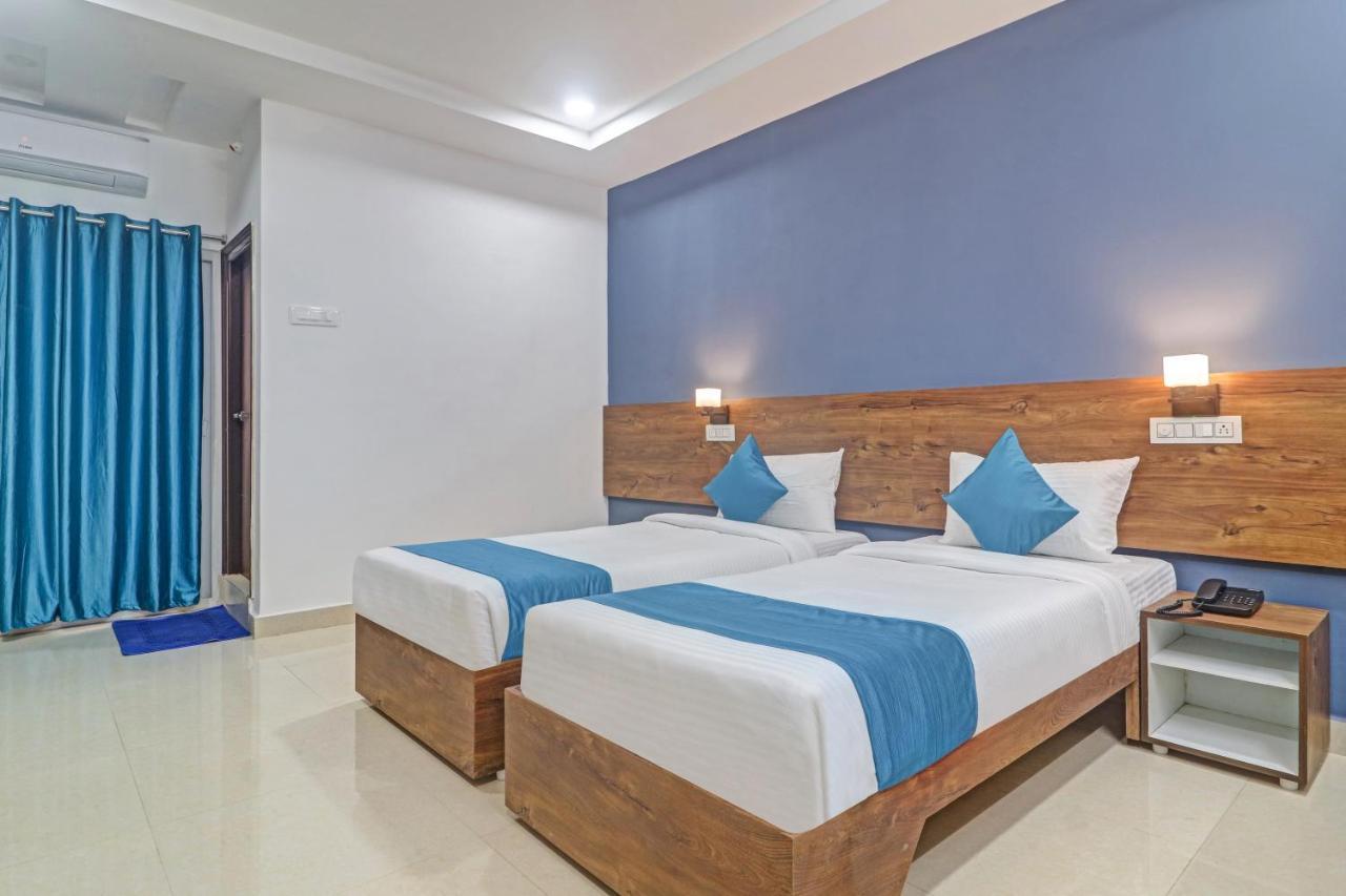 The Balcony Hotel Haiderabad Buitenkant foto