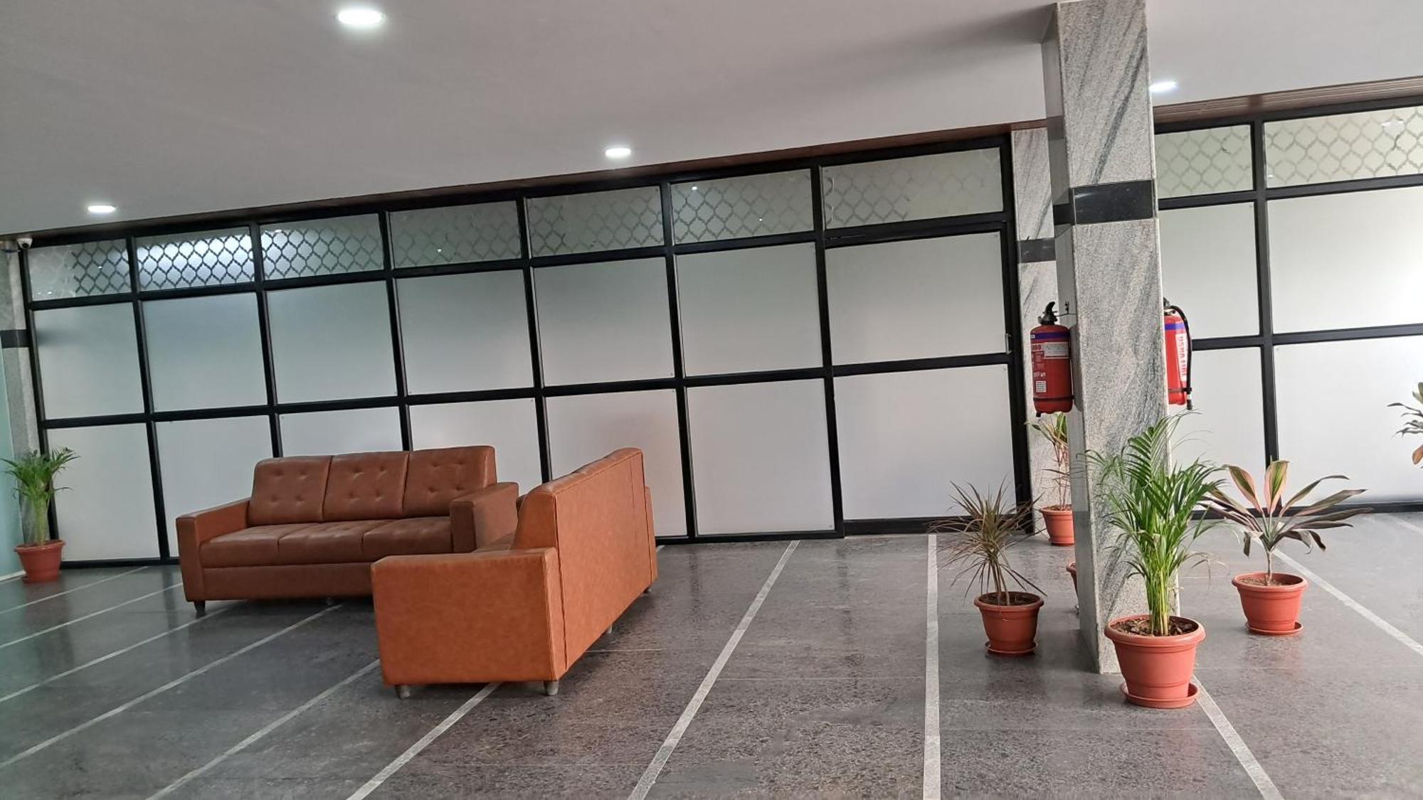 The Balcony Hotel Haiderabad Buitenkant foto