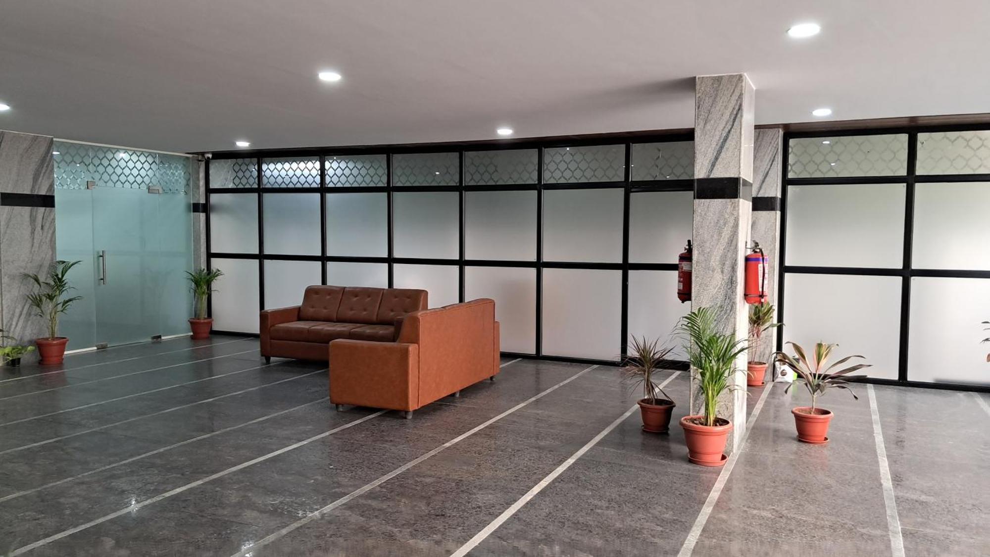 The Balcony Hotel Haiderabad Buitenkant foto