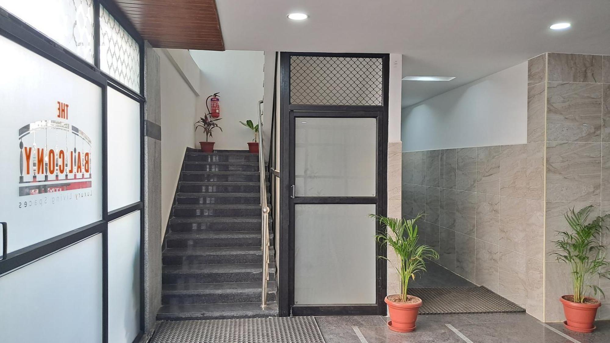 The Balcony Hotel Haiderabad Buitenkant foto